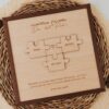 Cuadro de madera personalizado con piezas puzzle grabadas con nombres PAPÁ y MATEO, marco natural y dedicatoria Día del Padre