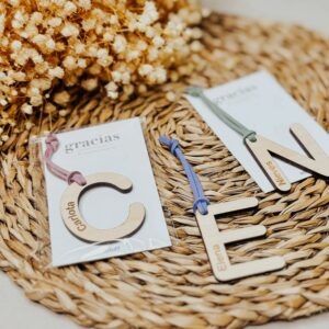 Llavero Inicial y Nombre Personalizado en Madera - Imagen 4