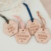 Llaveros hexagonales de madera grabados con nombres para boda, cuerda de ante en colores verde, rosa, azul y terracota
