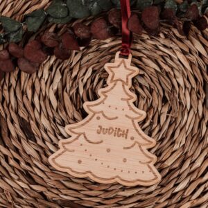 Bola de Navidad Personalizada con Nombre – Diseño Navideño Grabado en Madera - Imagen 10