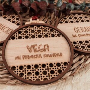 Bola de Navidad de Madera Personalizada con Frase - Imagen 5