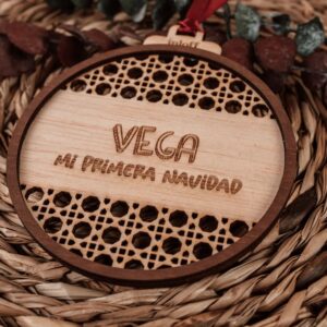 Bola de Navidad de Madera Personalizada con Frase - Imagen 6