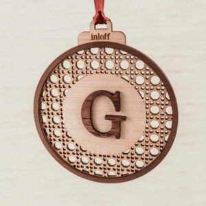 Bola de Navidad Ratán Personalizada con Inicial - Imagen 4