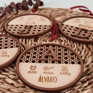 Bola de Navidad Ratán Personalizada Natalicio - Imagen 7