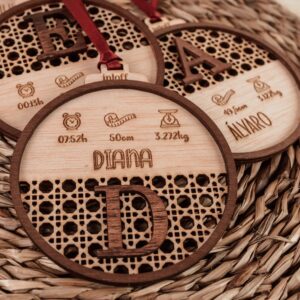 Bola de Navidad Ratán Personalizada Natalicio - Imagen 9