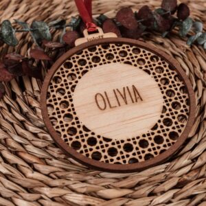 Bola de Navidad Personalizada Ratán con Nombre - Imagen 4