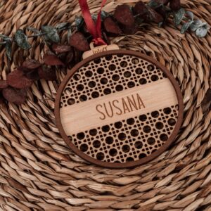 Bola de Navidad Personalizada Ratán con Nombre - Imagen 5