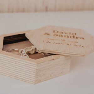 Porta Alianzas Hexagonal Madera Personalizado - Grabado a Láser - Imagen 5
