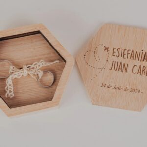 Porta Alianzas Hexagonal Personalizado "Nuestra Boda Viajera" - Imagen 6