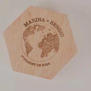 Porta Alianzas Hexagonal Personalizado "Nuestra Boda Viajera" - Imagen 4