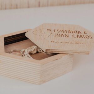 Porta Alianzas Hexagonal Personalizado "Nuestra Boda Viajera" - Imagen 8