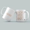 Taza blanca personalizada para profesor con diseño Gran Profe grabado láser en cobre, vista frontal y trasera con nombre de clase