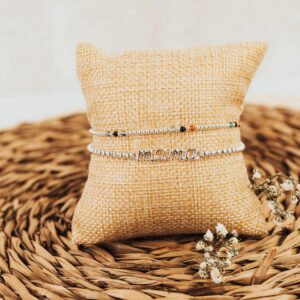 Pulsera de plata Mamá edición limitada sobre cojín yute, conjunto dos pulseras grabadas día de la madre inloff