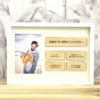 Marco de fotos personalizado Día del Padre con foto familiar y plaquitas de madera grabadas con mensajes 'papá te quiero porque', fondo blanco, diseño inloff