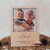 Portafotos vintage de madera con foto de abuelo y nieto y dedicatoria grabada a láser
