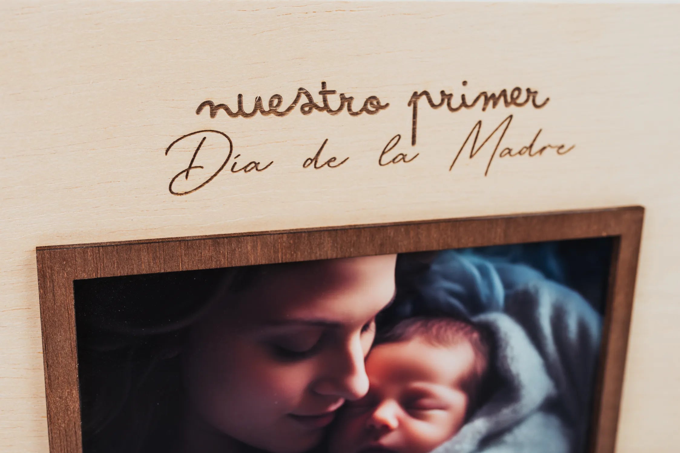Marco Fotos Personalizado Primer Día Mamá - Grabado Láser Madera - Imagen 2