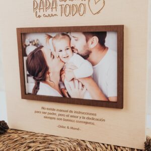 Marco Fotos Personalizado "Los Abrazos de Papá" - Madera Grabada - Imagen 3
