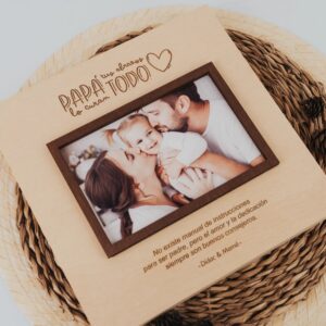 Marco Fotos Personalizado "Los Abrazos de Papá" - Madera Grabada - Imagen 6