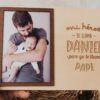 Marco de fotos personalizado de madera con texto Mi héroe es papá y foto padre con bebé