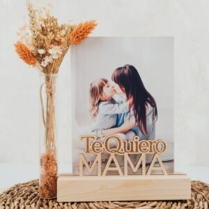 Portafotos «Te Quiero Mamá» con Flores Preservadas