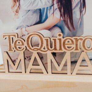 Portafotos "Te Quiero Mamá" con Flores Preservadas - Imagen 4