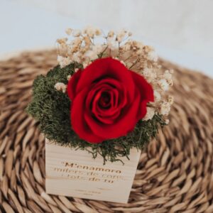 Cubo de Madera Personalizado con Rosa Eterna Sant Jordi - Imagen 4