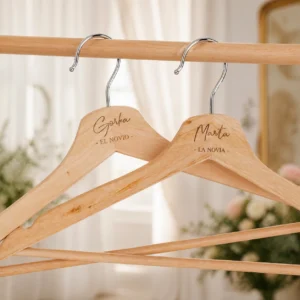 Pack 2 Perchas de Madera Personalizadas "Nosotros" para Boda - Imagen 4