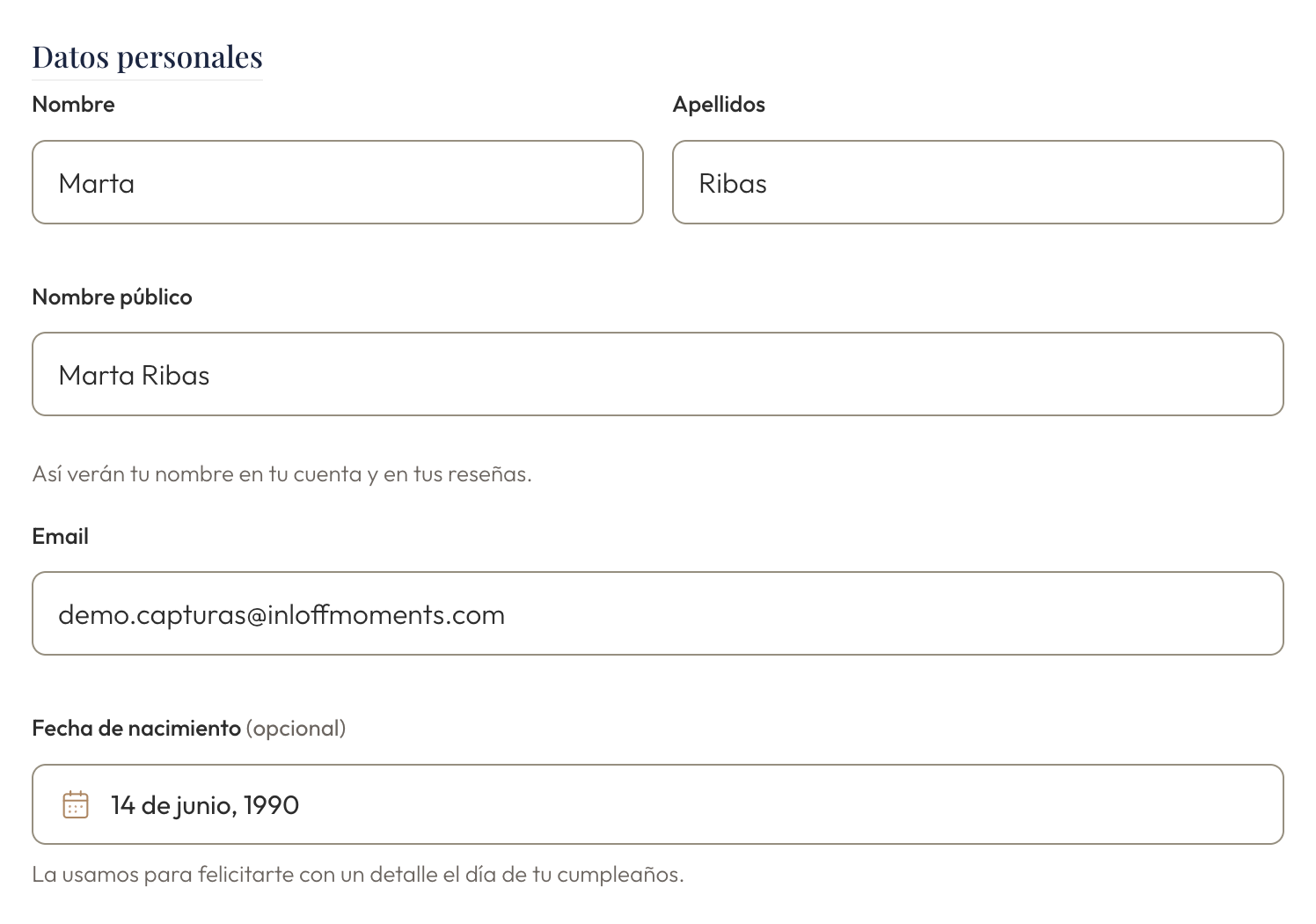 Bloque de datos personales con nombre, nombre público, correo y fecha de nacimiento