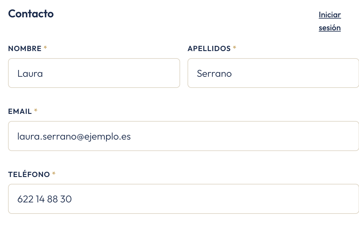 Sección Contacto del pago con nombre, apellidos, email y teléfono